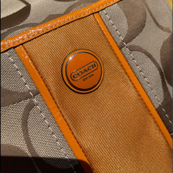 🧡Signature COACH hand bag - Picture 2 of 13